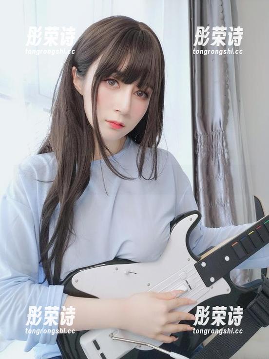 白银81的私房独角戏：浴池瞬间原图展示