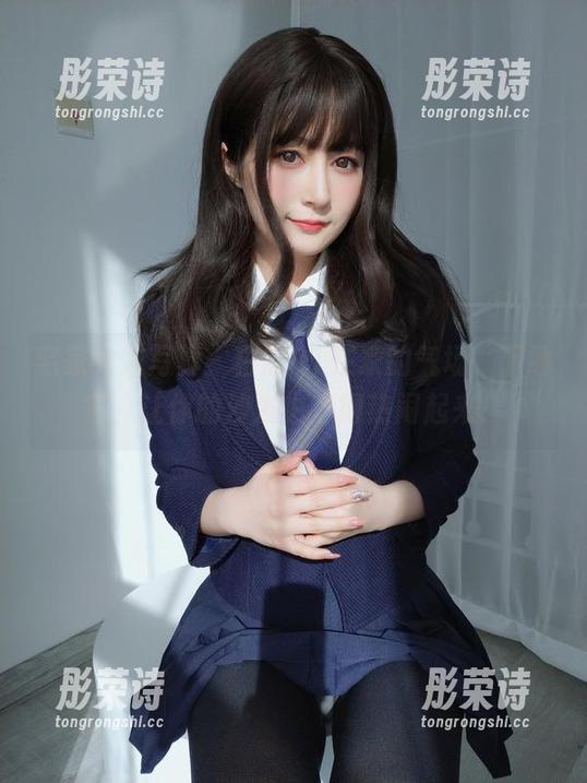 宅家女友写真：白银81在家的气场，下载它，让你的沙发也变得热闹起来！