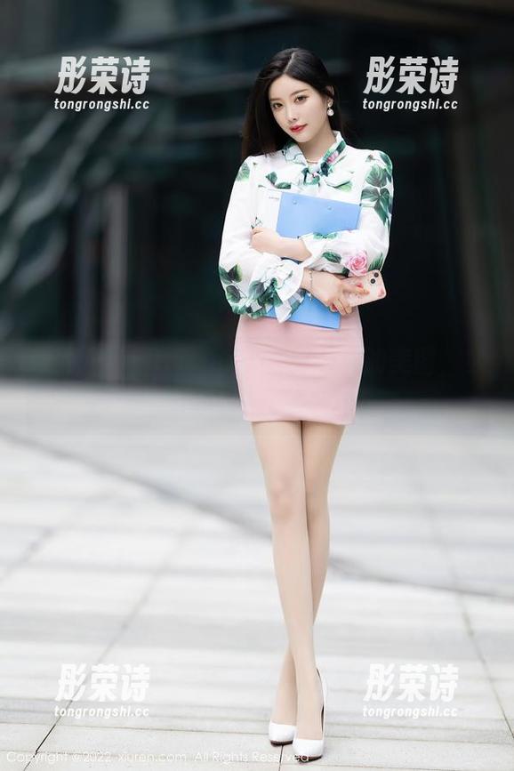秀人网 - summer宝宝制服里的美图，穿得像个小职员的家伙！