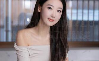 秀人网 - 伊小七MoMo的透明图包,少了点那啥,却多了点朦胧美