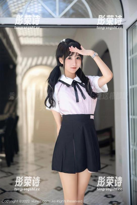 秀人网 - 优酱美脚原图更新，是这根脚趾头也在琢磨诗意吗？