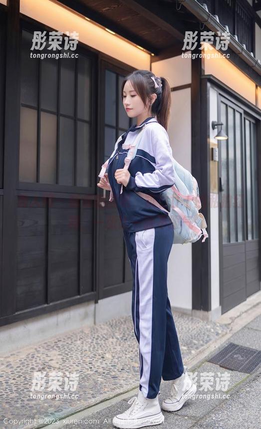 秀人网 - 随便翻翻吧，凯竹廿十的私拍红裙，一张比一张不服气
