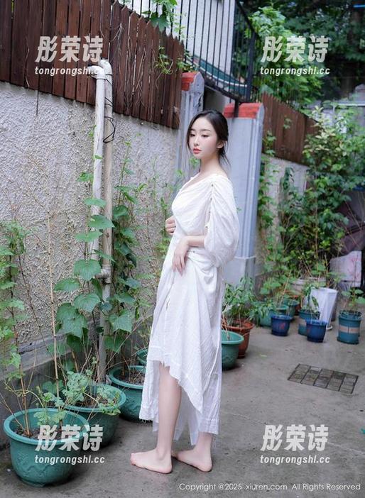 秀人网 - 可可芝写真分享：她的套装，我靠，这得多花心思！