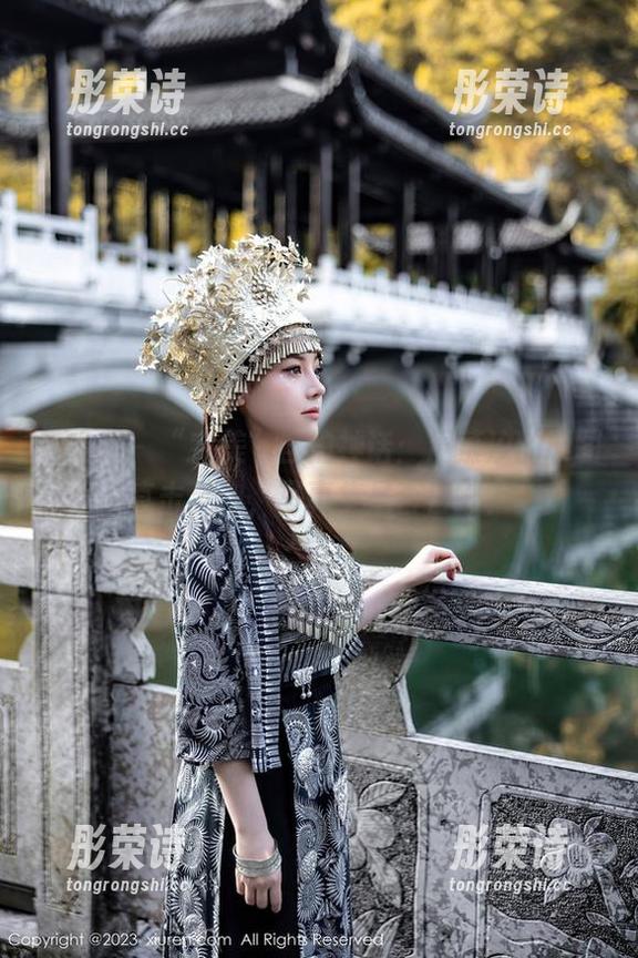 秀人网 - “完美”自拍神话：周慕汐的原图直击灵魂，写真集是否自嘲？