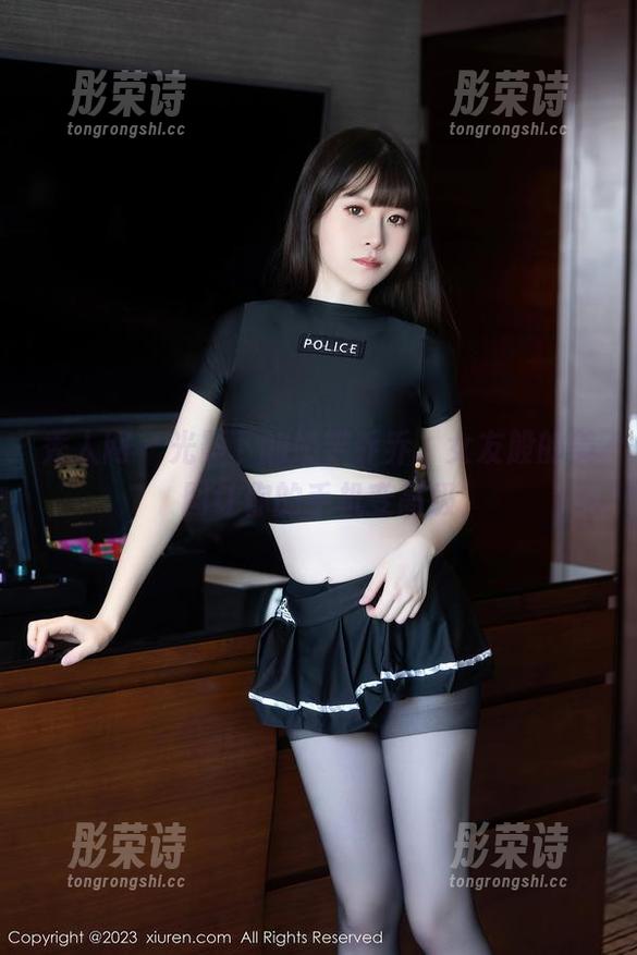 秀人网-奶芙乔乔 秀人网 - 光影下的奶芙乔乔,女友般的美图让你的手机变高级