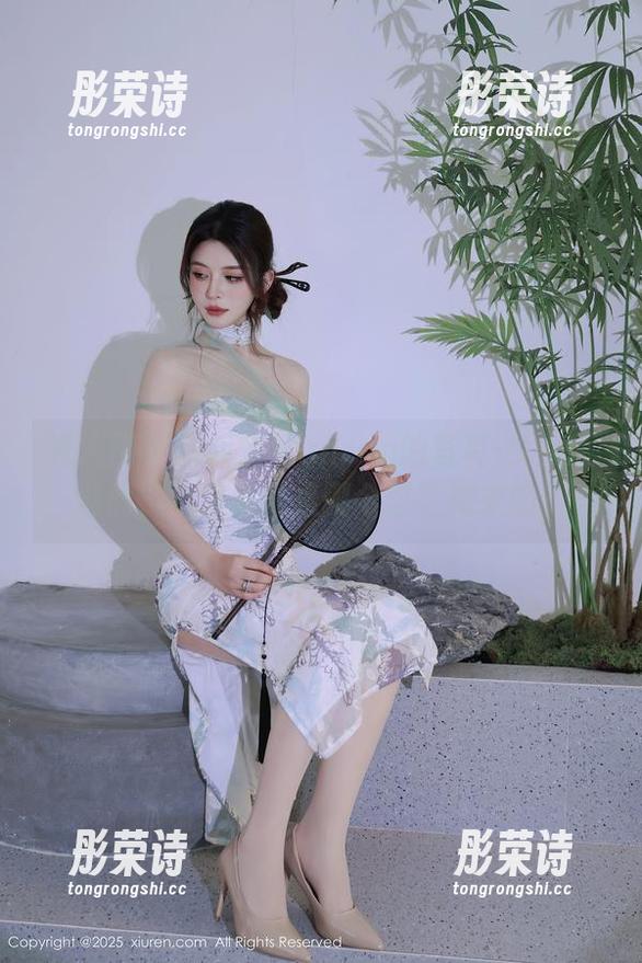 秀人网 - 最新安然anran的写真-少女感满满，不知道她是哪个时空跑来的？