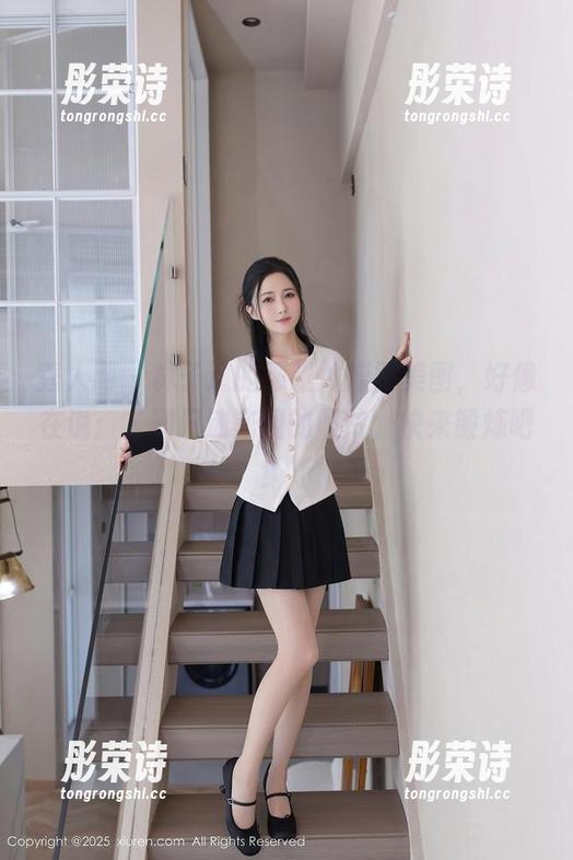 秀人网-林子遥 秀人网 - 林子遥的那张体操服美图,好像在说:‘别只迷恋我的照片,快来锻炼吧!’