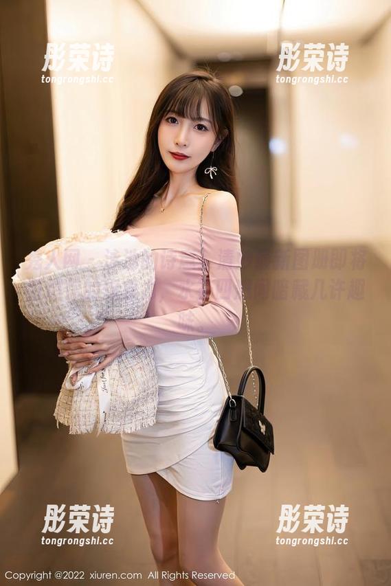 秀人网 - 泳池的诗意！清妙最新图册即将引爆你的想象力，水花四溅间暗藏几许趣味。