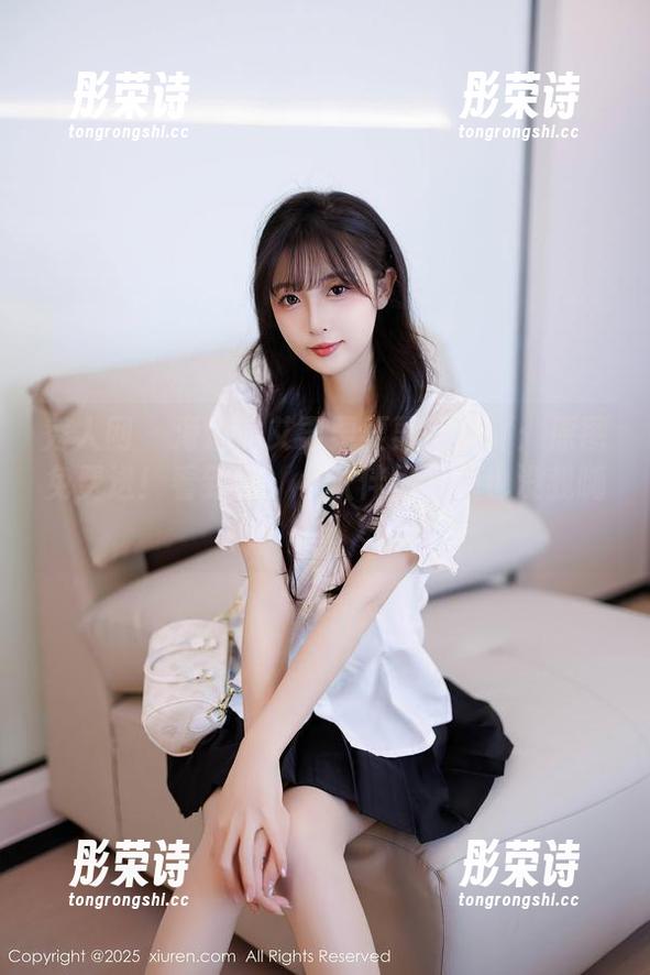 秀人网 - 海边的艾栗栗栗栗栗栗吖：原图免费送！看到没，小伙伴们，浪也没我嗨！