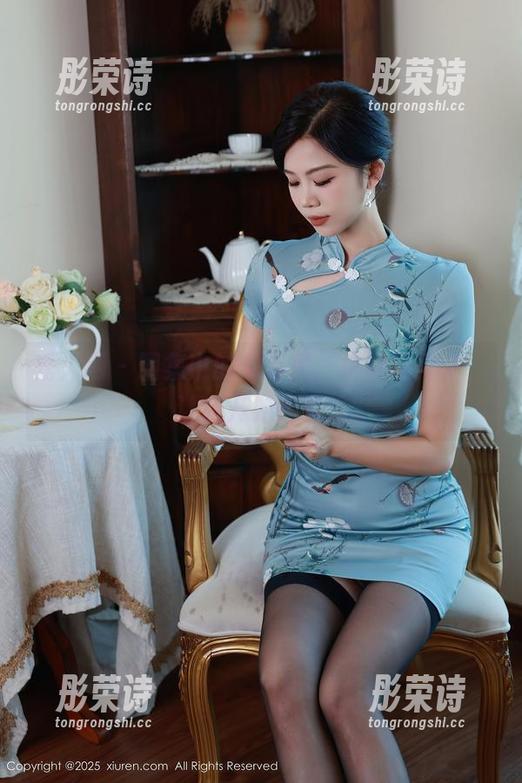 秀人网 - 图集中的赵万灵，挑衅地可爱，让我开始想象...