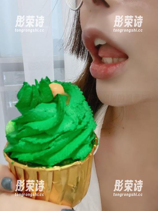 秋和柯基的全套图包：护士姐姐的温柔与冷艳交织