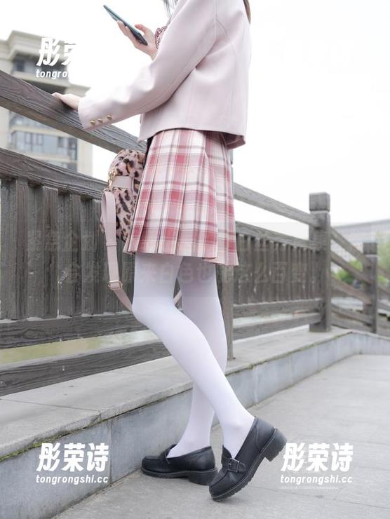 紧急企划 - 下载小恩的厚白丝写真集，你会发现原来白色也能这么百变。