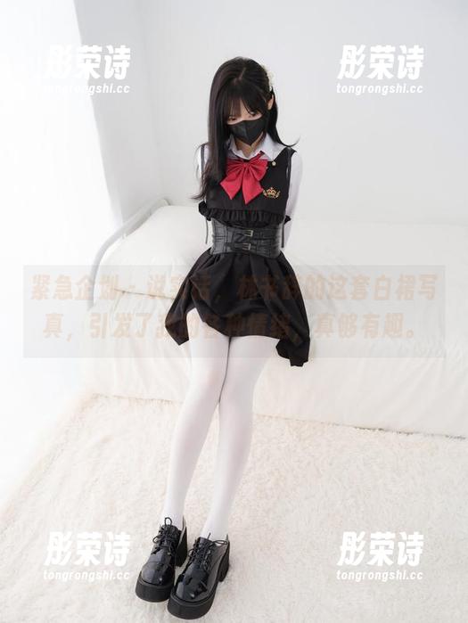 紧急企划 - 说实话，林书辞的这套白裙写真，引发了我的各种情绪，真够有趣。