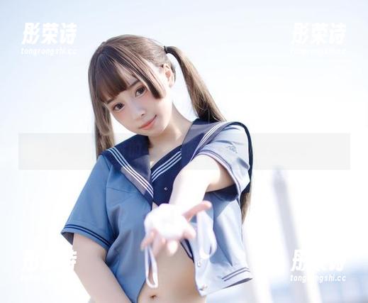 胡桃喵 胡桃喵在天台的写真:资源中透着爱的戏谑。