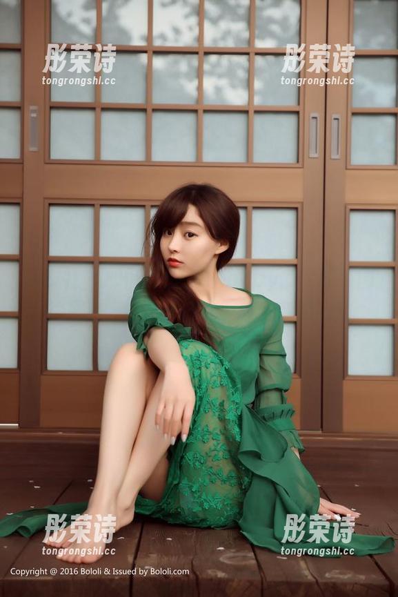 菠萝社-柳侑绮Sevenbaby 菠萝社 - 柳侑绮Sevenbaby的牛仔裤图片精选,让你一秒钟脑补出各种搭配
