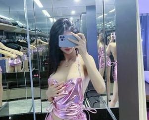 微密圈 - 看吧，葛征的更新又来了，闪片丝袜就是一场小型亮盲大赛。