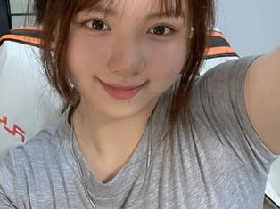 微密圈 - 堂而皇之的私拍：葱油饼er的黑白女仆吊带，人家可是粉丝梦寐以求的“家庭助理”！