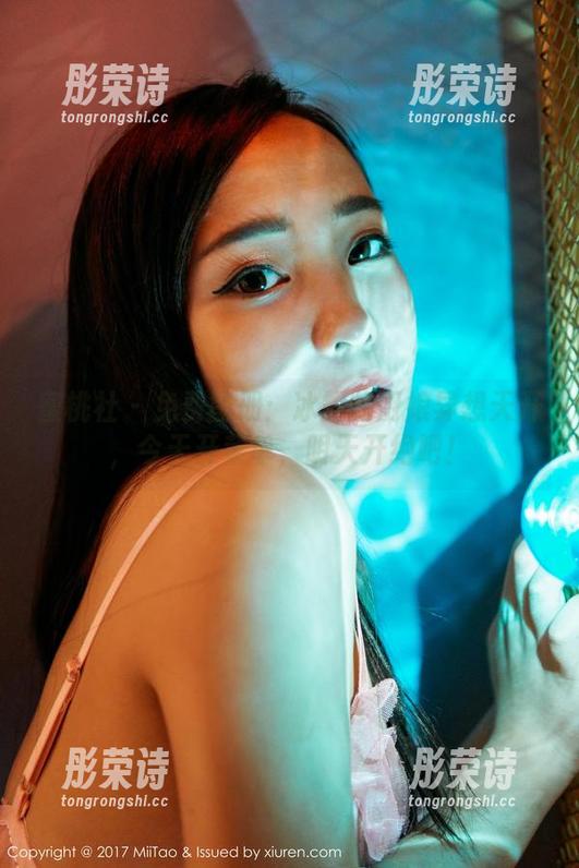 蜜桃社 - 免费图册：冰露的厨娘异想天开，今天开菜单，明天开绝吧！