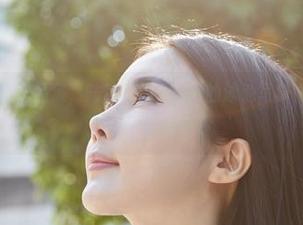 蜜桃社 - 最新作品集，陆萱萱Cecilia的泳池写真，清爽还是…别有一番滋味。