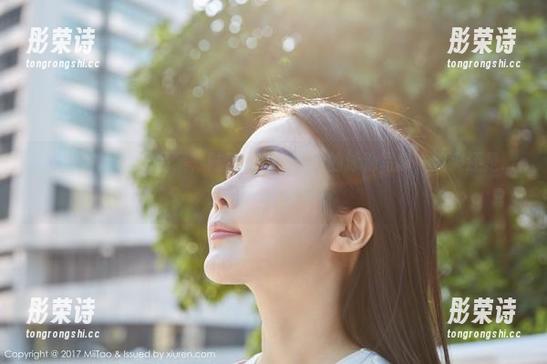 蜜桃社-陆萱萱Cecilia 蜜桃社 - 最新作品集,陆萱萱Cecilia的泳池写真,清爽还是...别有一番滋味。