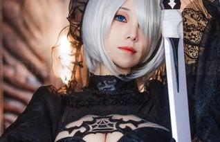 原图里，蜜汁猫裘穿着体操服，强烈的对比感真迷人