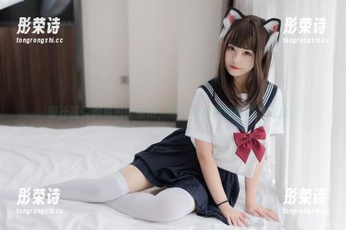 蜜汁猫裘的私拍比基尼，带着一丝微妙的猫咪气息。