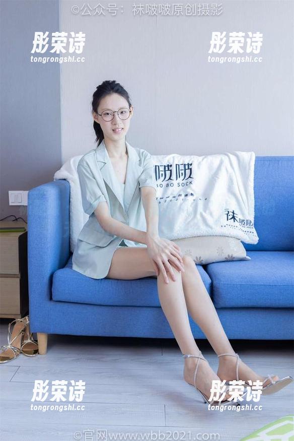 袜啵啵 - 单腿白棉袜是新风潮？小甜豆的无圣光作品让人眉头一皱。