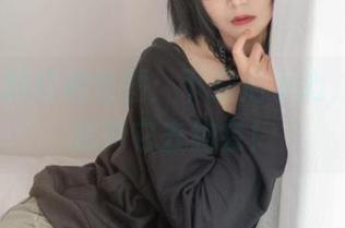 逐月Su的红裙套图：下载后小心，不要直接用它去约会！