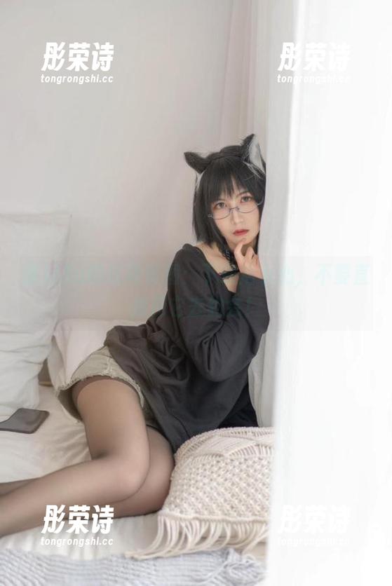 逐月Su的红裙套图：下载后小心，不要直接用它去约会！