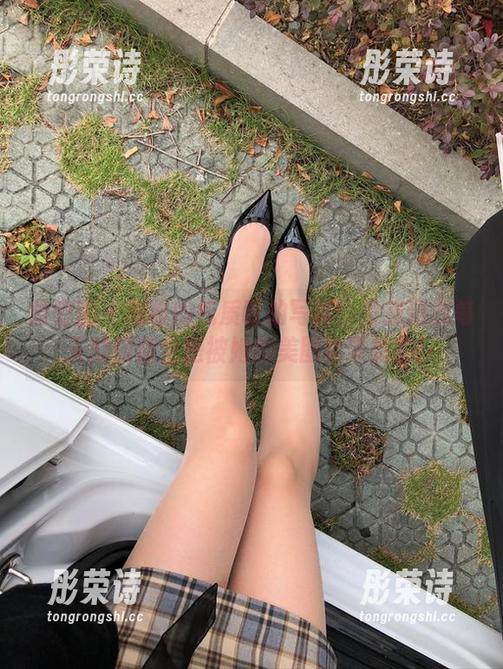 雅雅的气质呀 微密圈 - 雅雅的气质呀的写真:没想到我每天的侧颜也是被她的美图给带偏的!