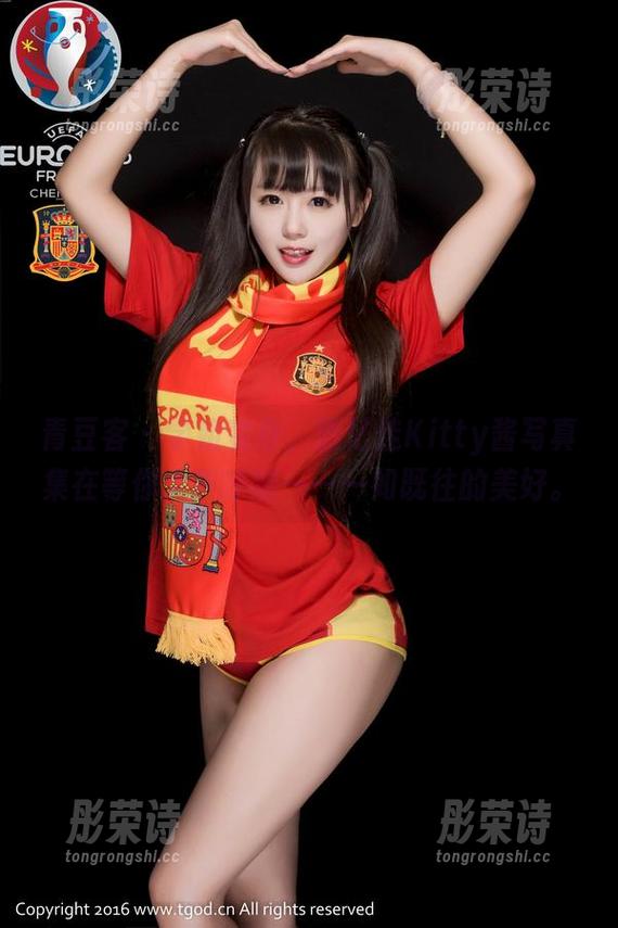 青豆客 - 学姐变身，施忆佳Kitty酱写真集在等你大声呼喊——一如既往的美好。