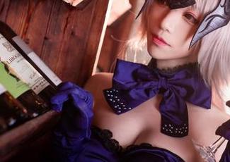 蜕变成女恶魔的青青子Js，OMG，这美图实在是……成为我新壁纸的首选了！