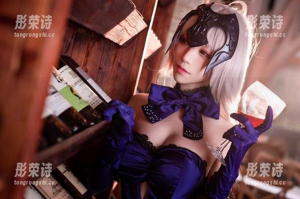 蜕变成女恶魔的青青子Js，OMG，这美图实在是……成为我新壁纸的首选了！