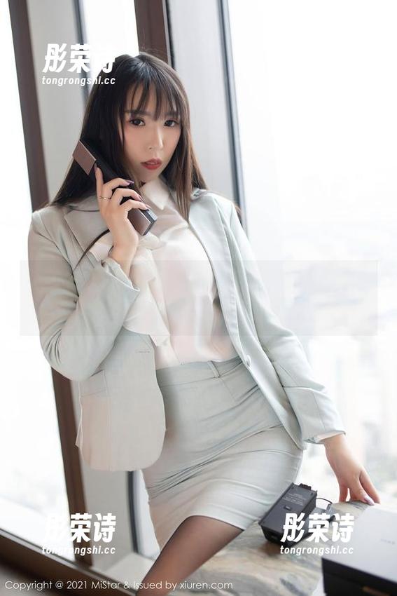 魅妍社 - 周小然的免费双人图包，分享快乐的绝佳机会。