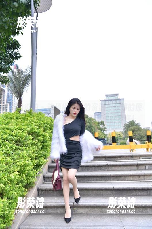 魔镜街拍 - 这值得分享的资源！婷婷的原图，寒风中的肉丝竟然美得如此自在！