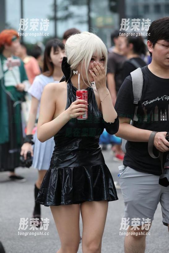 魔镜街拍 - 曼曼的蕾丝全套，你以为她只是在卖萌？