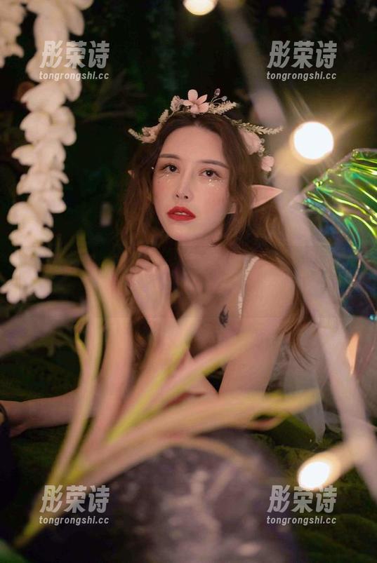 鹿八岁baby 在线鹿八岁baby,与奶牛同框,美图里的甜蜜模样